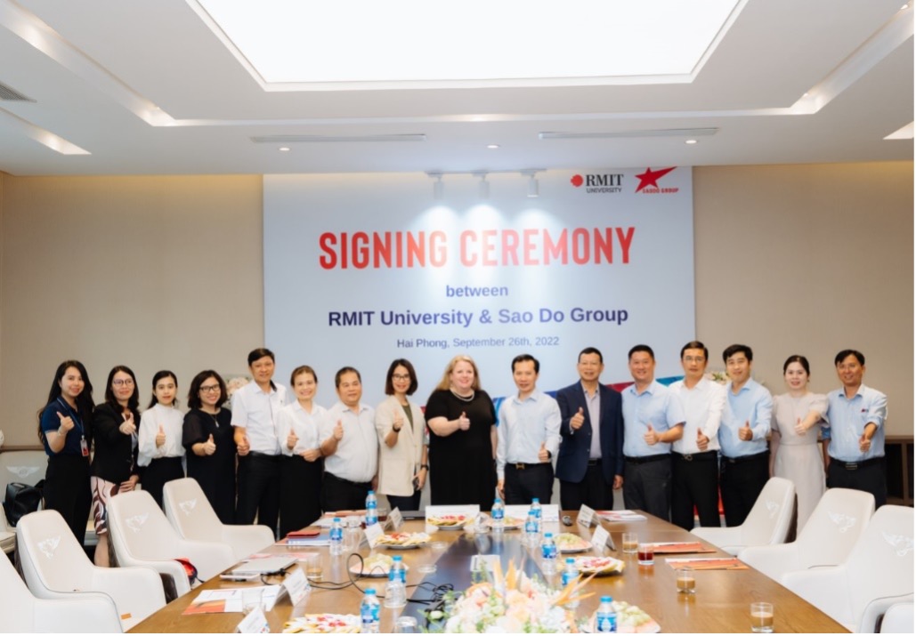 Lễ ký kết hợp tác giáo dục giữa Tập đoàn Sao Đỏ và Đại học RMIT.