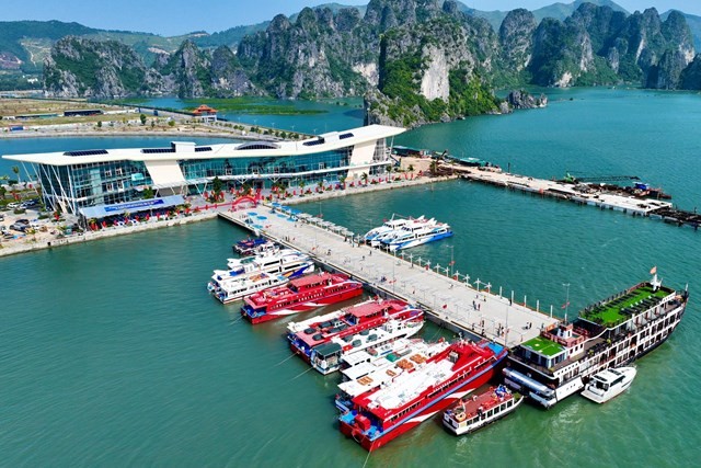 Cảng Ao Tiên là một trong những công trình hạ tầng giao thông mới tại Vân Đồn.