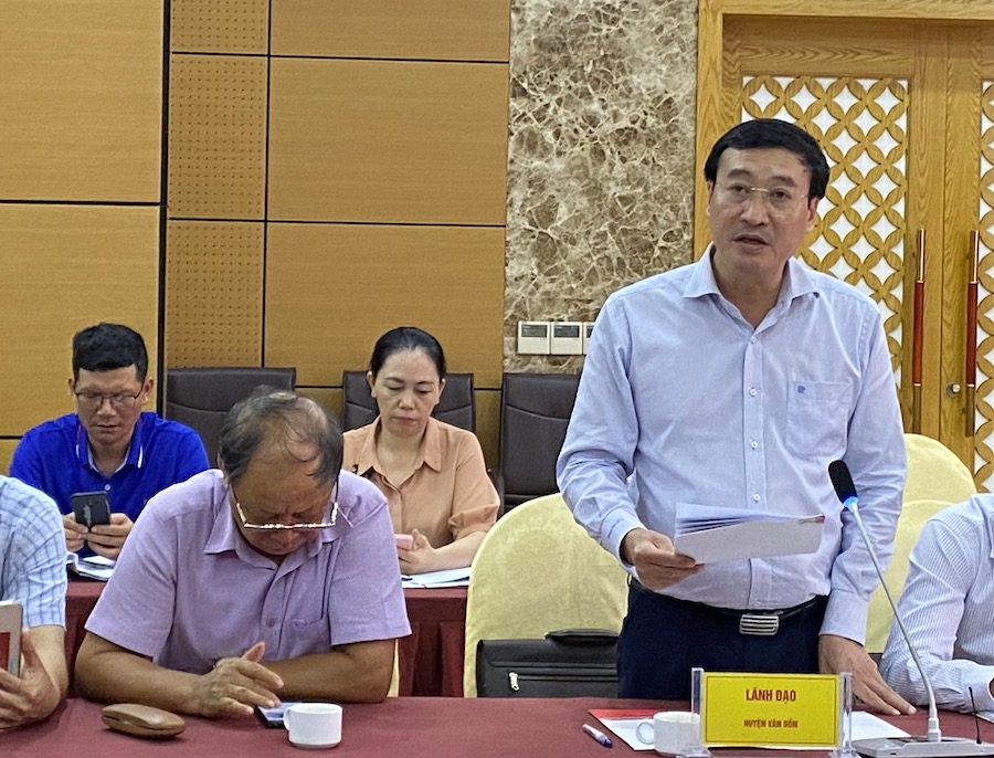 ng Đào Văn Vũ, Phó Chủ tịch UBND huyện Vân Đồn đã thông tin về kết quả huyện được công nhận đạt chuẩn nông thôn mới