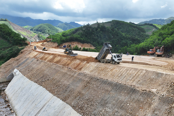 Dự án đường nối Sơn Dương - Đồng Lâm (TP Hạ Long) hiện đã đạt 70%. Ảnh: Nguồn baoquangninh.