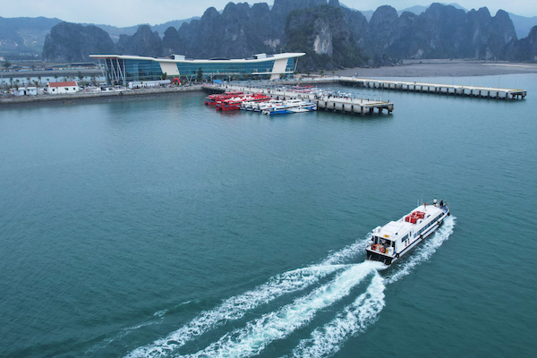  Cảng cao cấp Ao Tiên được đưa vào hoạt động từ tháng 4/2023, tạo sự đồng bộ, hiện đại, đẳng cấp về hạ tầng cảng phục vụ du lịch biển đảo của Quảng Ninh. Ảnh: Đỗ Phương.