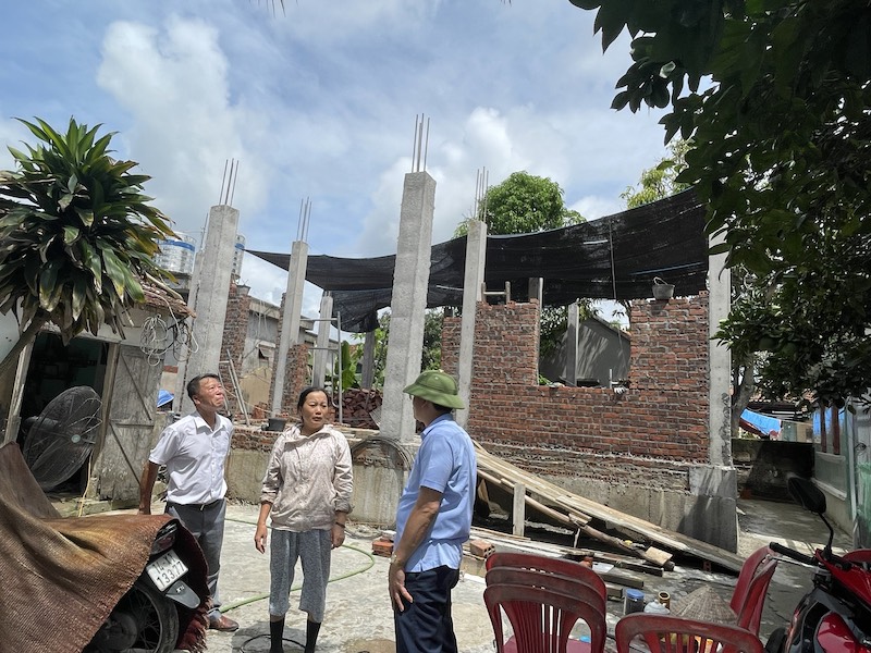 Nhà ông Vũ Văn Biển, tại Phong Hải, Quảng Yên đang được xây mới lại.