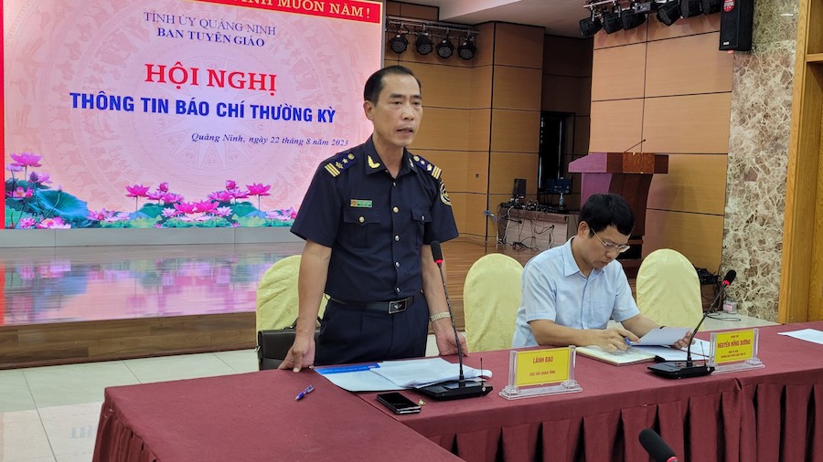 Ông Trần Quang Trung, Phó Cục trưởng Cục Hải quan Quảng Ninh thông tin về kết quả hoạt động của thu ngân sách của đơn vị. Ảnh: Thu Lê.