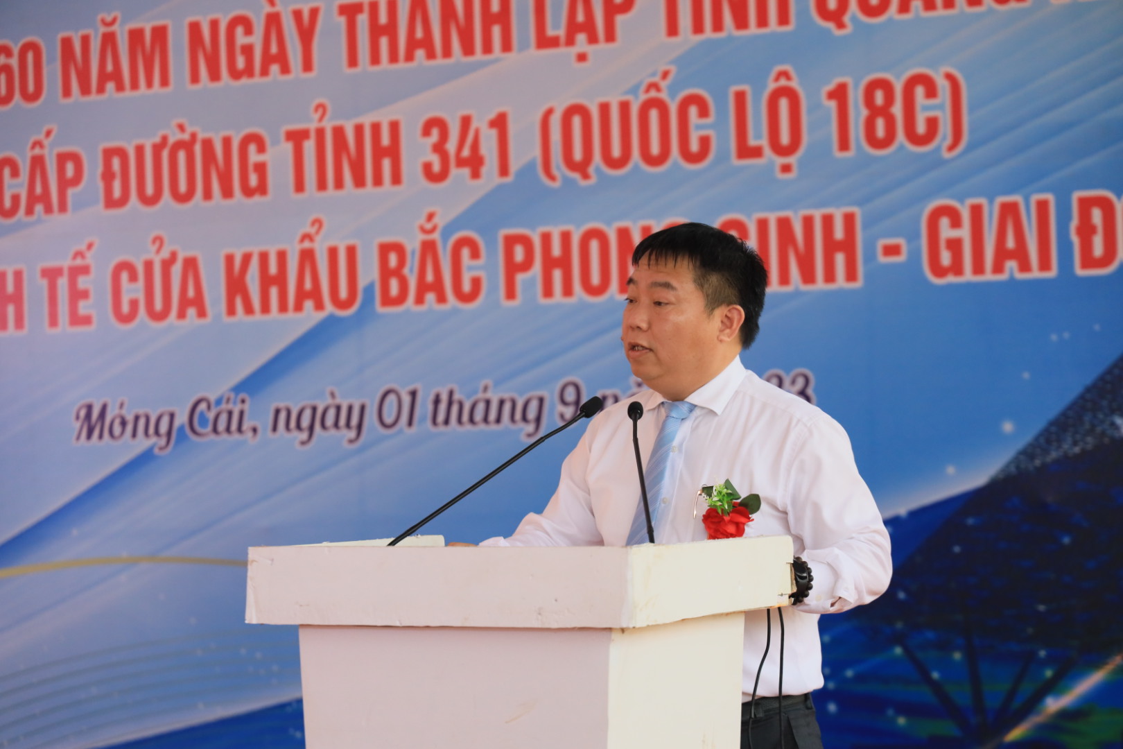Ông Hoàng Trung Kiên, Trưởng ban Ban Quản lý Khu kinh tế Quảng Ninh chia sẻ tại lễ khánh thành. Ảnh: Thu Lê,
