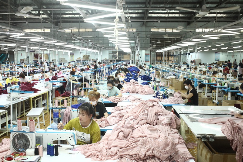 Một xưởng may của doanh nghiệp trong khu công nghiệp ở TP. Bảo Lộc. ẢNh: N.T