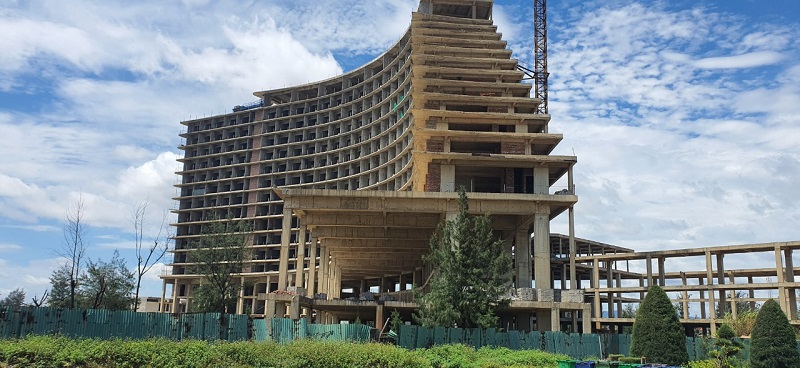 Dự án xây dựng Khách sạn 5 sao Pullman do do Công ty cổ phần Du lịch Hà Nội – Quảng Bình làm chủ đầu tư  được phê duyệt từ  táng 7/2016 đến nay vẫn chưa hoàn thành. Ảnh: NT.