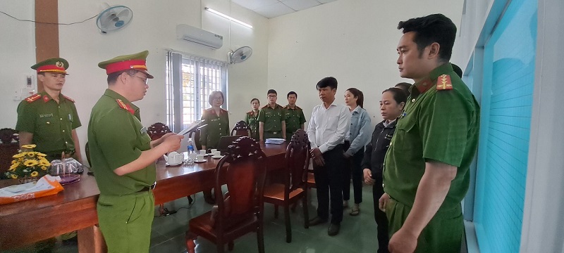 Cơ quan Cảnh sát điều tra Công an tỉnh Phú Yên đã công bố quyết định khởi tố vụ án hình sự Nhận hối lộ 