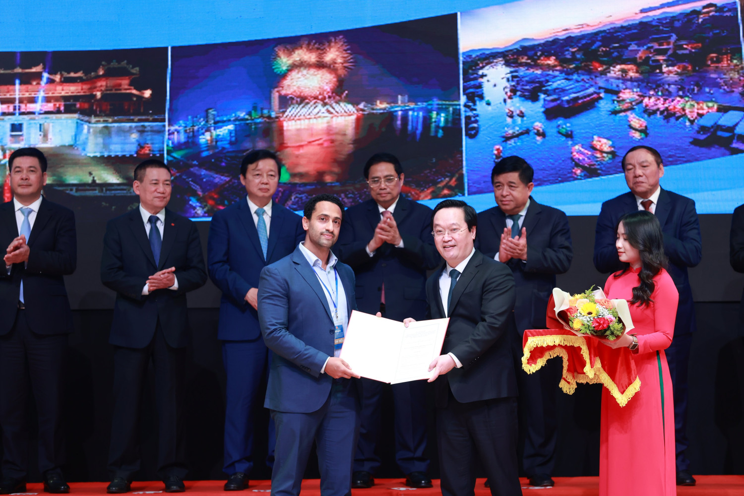 đạo tỉnh Nghệ An trao Giấy chứng nhận đầu tư/ Thoả thuận đầu tư cho doanh nghiệp