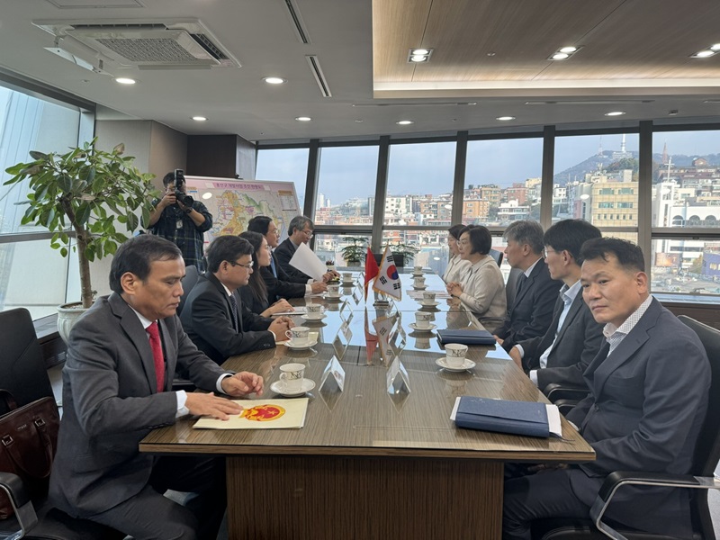 Đoàn công tác tỉnh Bình Định giới thiệu tiềm năng hợp tác, đầu tư với Văn phòng quận Yongsan.