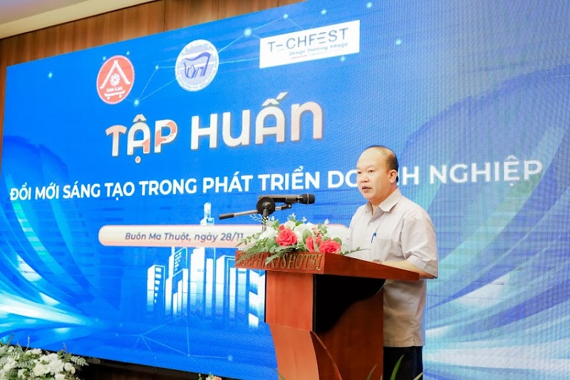 Đại diện Sở Kế hoạch và Đầu tư tỉnh Đắk Lắk phát biểu tại buổi tập huấn