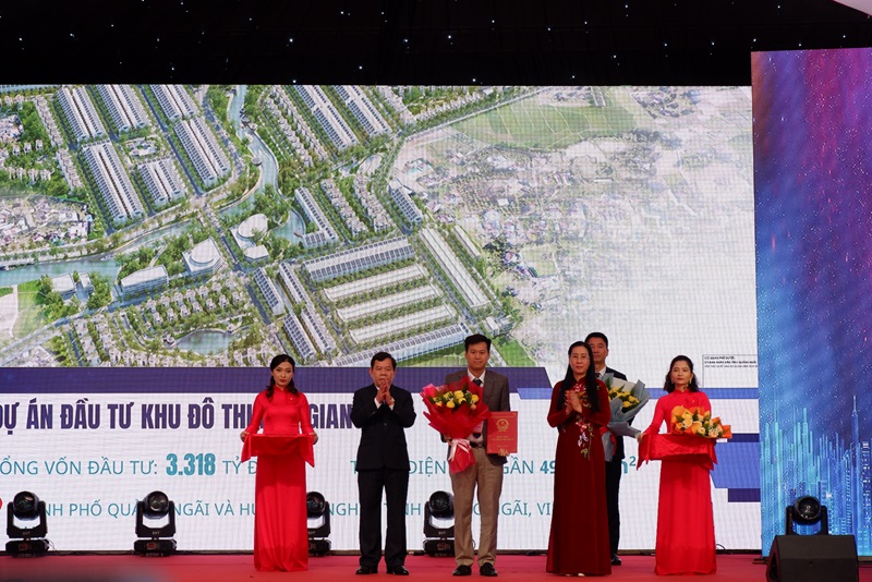 Công ty cổ phần đầu tư bất động sản và Thương mại Thăng Long được trao quyết định chấp thuận nhà đầu tư thực hiện Dự án Khu đô thị Bàu Giang. Dự án có vốn đầu tư đăng ký 3.318 tỷ đồng