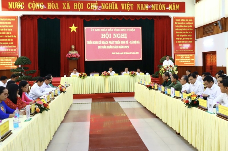 Ông Trần Quốc Nam, Chủ tịch UBND tỉnh Ninh Thuận phát biểu tại hội nghị.