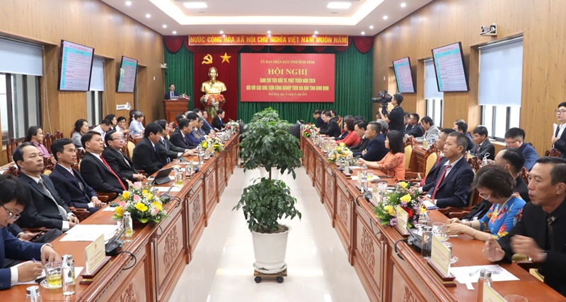 ần đầu tiên tỉnh Bình Định tiến hành giao chỉ tiêu đầu tư, phát triển cho các khu, cụm công nghiệp trong tỉnh.