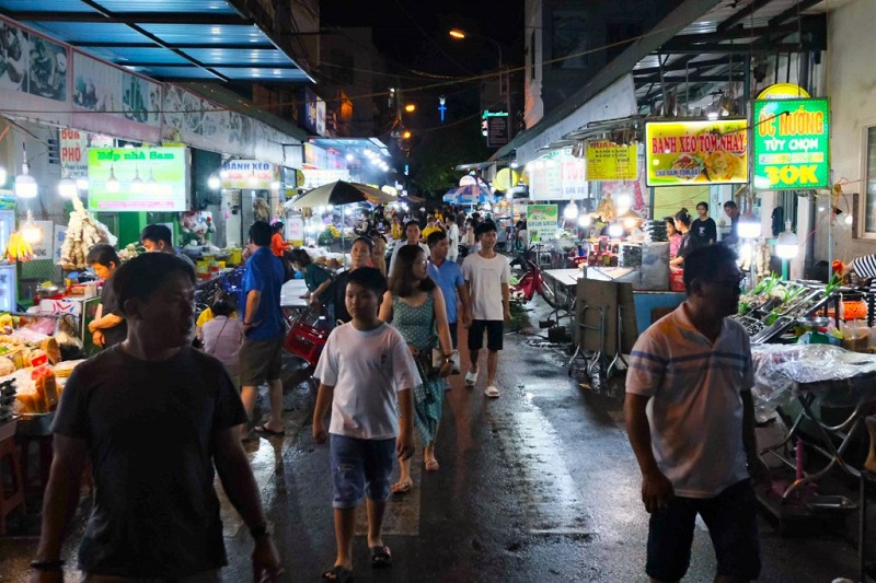 Hình ảnh một khu phố ẩm thực tại TP. Quy Nhơn. Nguồn: Vietnam Coracle.