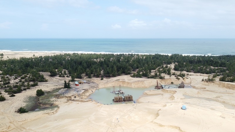 Một điểm mỏ khai thác titan tại huyện Phù Cát, tỉnh Bình Định.