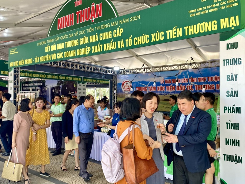 Gian hàng trưng bày, giới thiệu sản phẩm của tỉnh Ninh Thuận tại sự kiện do Bộ Công thương tổ chức tại TP. Đà Nẵng 