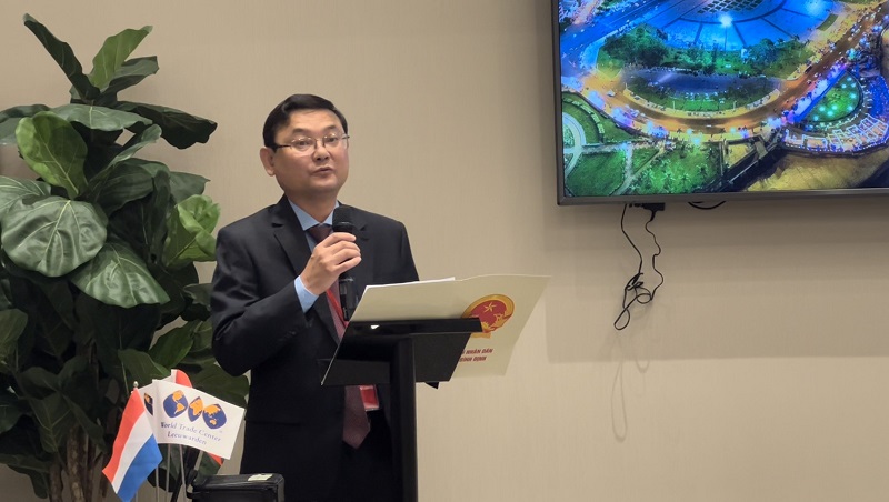 ông Nguyễn Tự Công Hoàng, Phó chủ tịch UBND tỉnh Bình Định  phát biểu tại hội thảo. Anhr: IPC Bình Định.