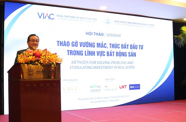 TS.Trần Du Lịch, Phó chủ tịch Trung tâm trọng tài Quốc tế Việt Nam phát biểu tại Hội thảo