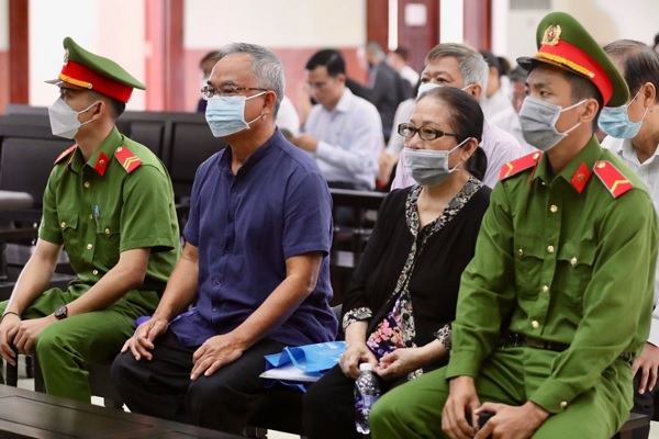 Bị cáo Nguyễn Thành Tài (cựu Phó Chủ tịch UBND TP.HCM) và Dương Thị Bạch Diệp tại tòa.