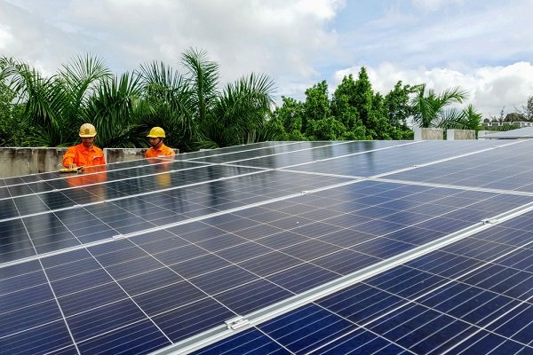 TP.HCM còn gặp nhiều khó khăn, vướng mắc trong việc phát triển điện mặt trời mái nhà.