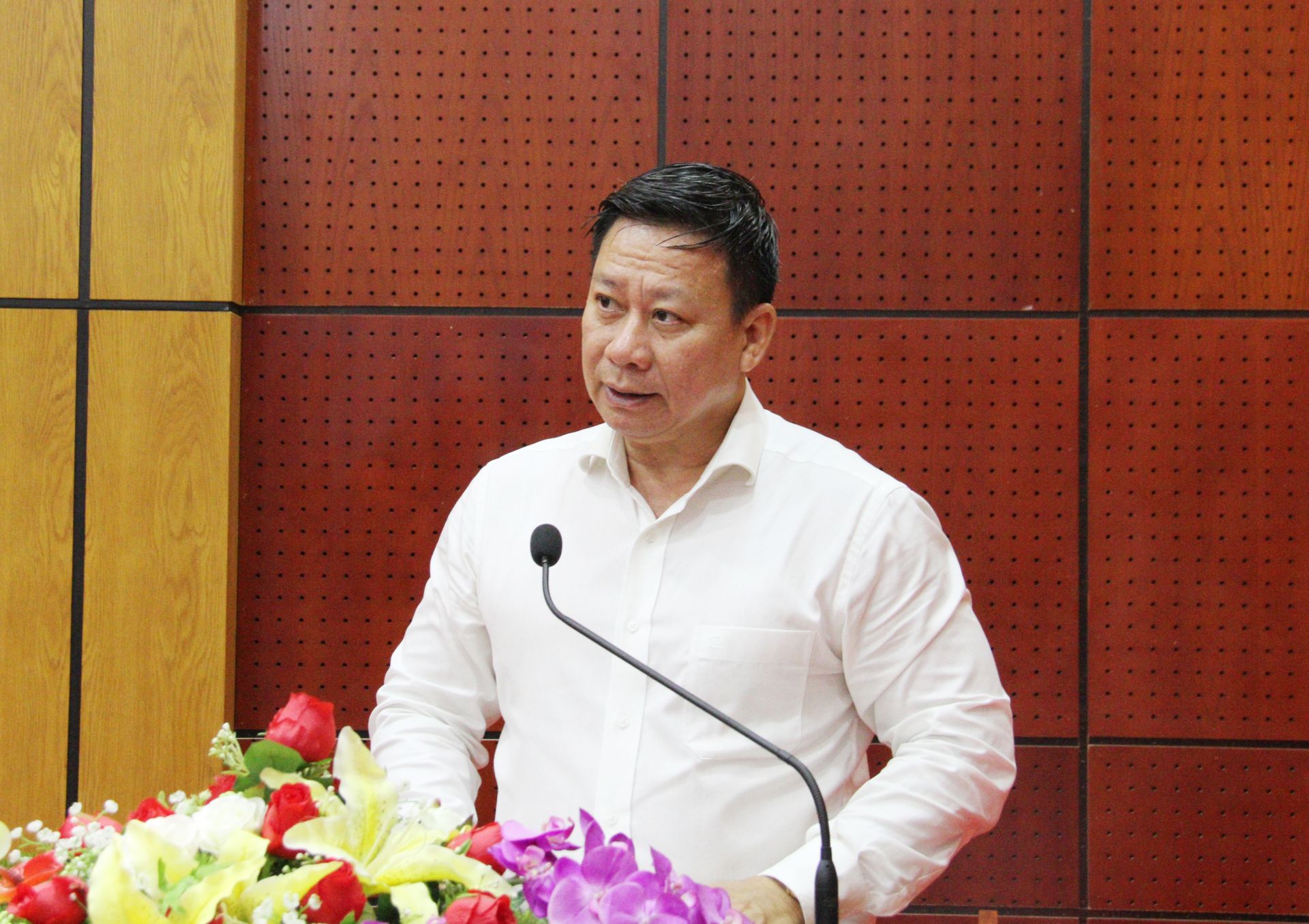 Ông Nguyễn Thanh Ngọc, Chủ tịch UBND tỉnh Tây Ninh báo cáo tại buổi làm việc
