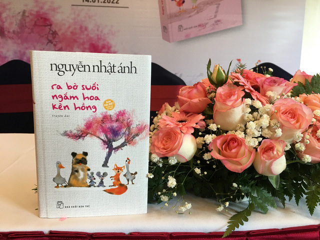 Ra bờ suối ngắm hoa kèn hồng của nhà văn Nguyễn Nhật Ánh là cuốn sách bán chạy thời gian qua.