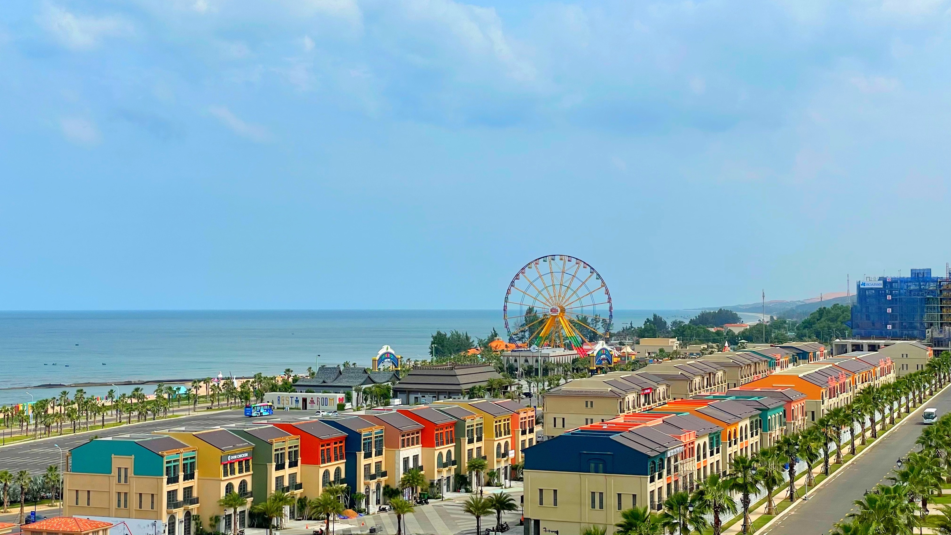 NovaWorld Phan Thiet thuyết phục nhà đầu tư với hệ sinh thái đẳng cấp như sport complex, khu vui chơi Circus Land, công viên nước Florida Water Park, ẩm thực tại quảng trường biển Miami Bikini Beach, phòng khám Nova Clinic
