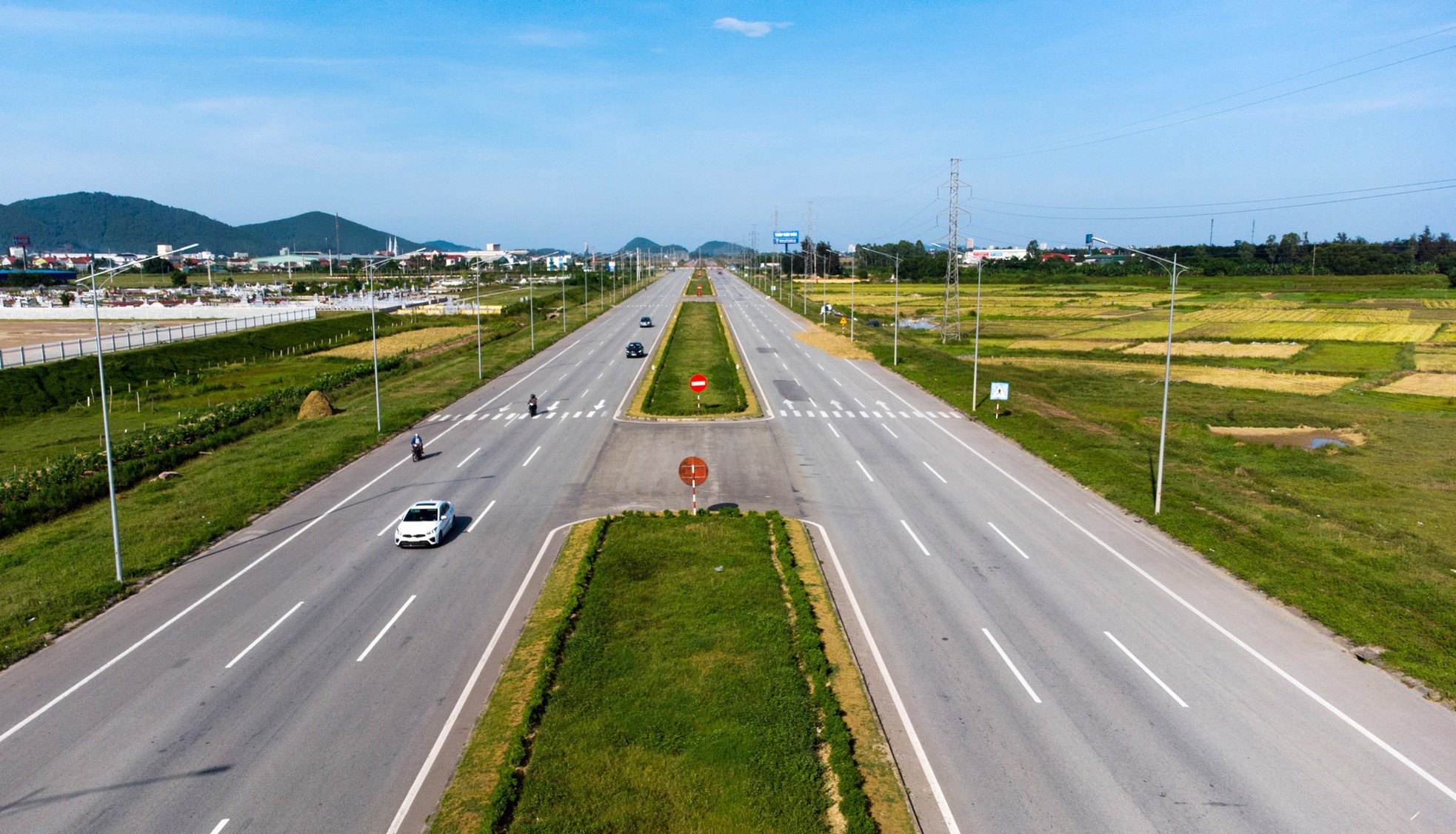 Hệ thống hạ tầng nối từ các Khu công nghiệp, khu kinh tế Đông Nam Nghệ An kéo xuống cảng biển được đầu tư đồng bộ