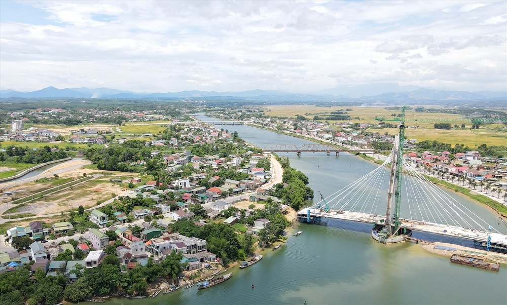 Xây xong chiếc cầu dây văng sông Hiếu có tổng mức đầu tư hơn 200 tỷ đồng, tỉnh Quảng Trị mới thống nhất hướng tuyến đường kết nối 2 đầu cầu.