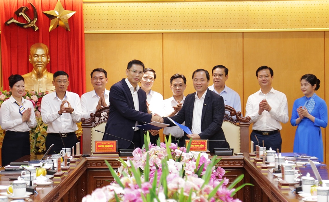 Tỉnh ủy Hà Tĩnh và Đảng ủy Tổng Công ty Viễn thông MobiFone ký kết và thống nhất nguyên tắc thực hiện quy chế phối hợp.