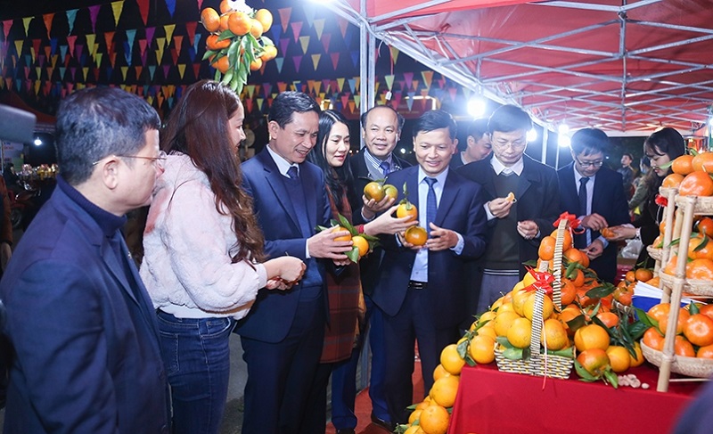 Lễ hội cam và các sản phẩm nông nghiệp Hà Tĩnh lần thứ 5, năm 2023 chính thức khai mạc tại khu vực công viên Trần Phú (TP. Hà Tĩnh).