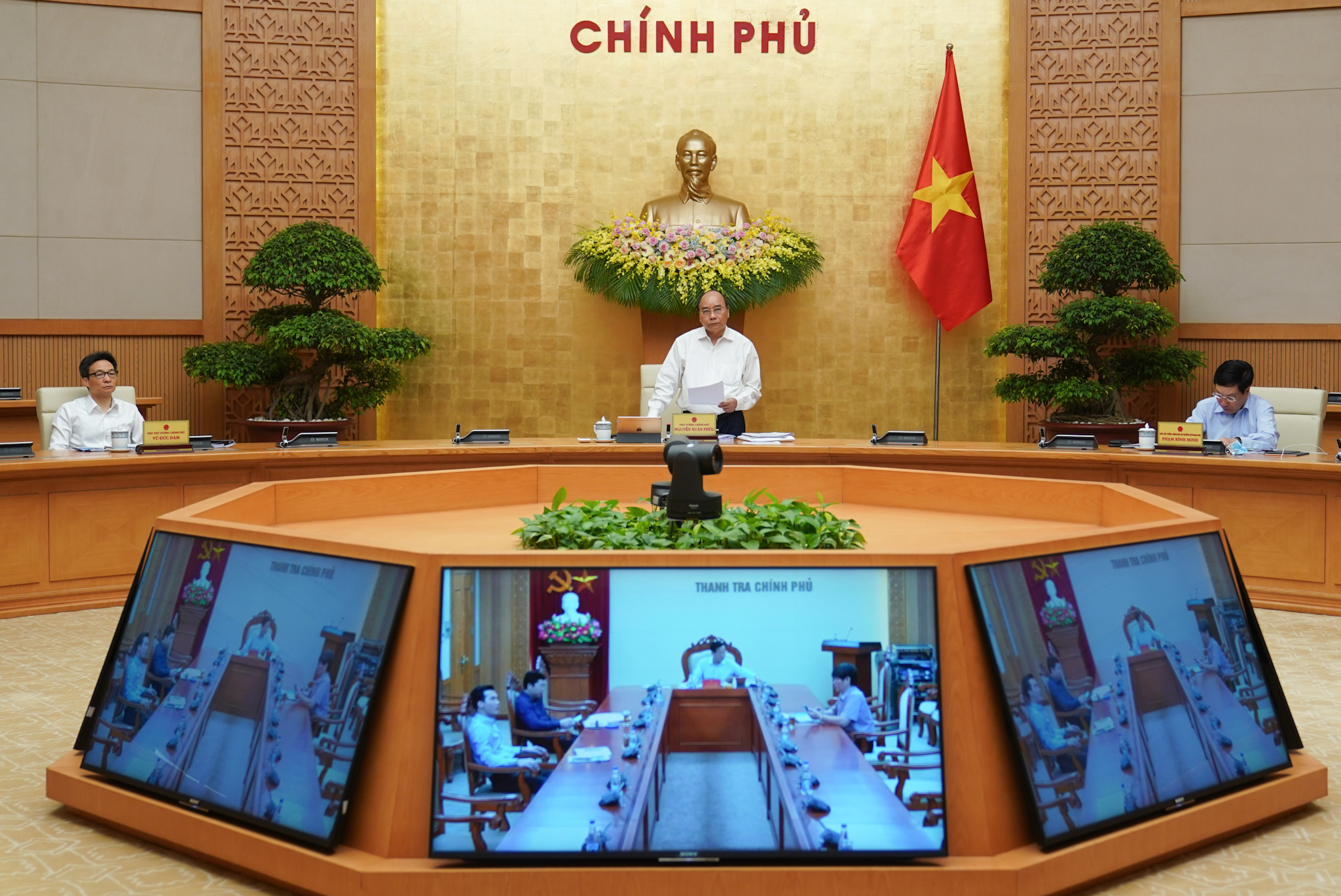 Thủ tướng Nguyễn Xuân Phúc chủ trì phiên họp Chính phủ thường kỳ tháng 4/2020