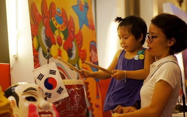 Đồ chơi truyền thống Hàn Quốc thu hút trẻ em Việt Nam