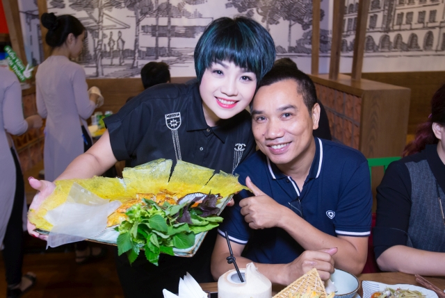 “Chuồn chuồn ớt”  Ngọc Khuê là một trong những tín đồ thứ thiệt của ẩm thực Nam Bộ và cũng là một vị khách mến thương của Món Ngon Sài Thành ngay từ khi nhà hàng mới xuất hiện tại Hà Nội.