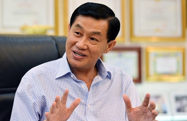 Johnathan Hạnh Nguyễn khi mạnh tay đầu tư vào công nghệ điện tử.