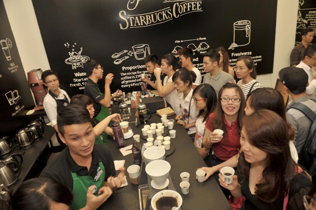  Starbucks rất được các bạn trẻ Việt Nam yêu thích 