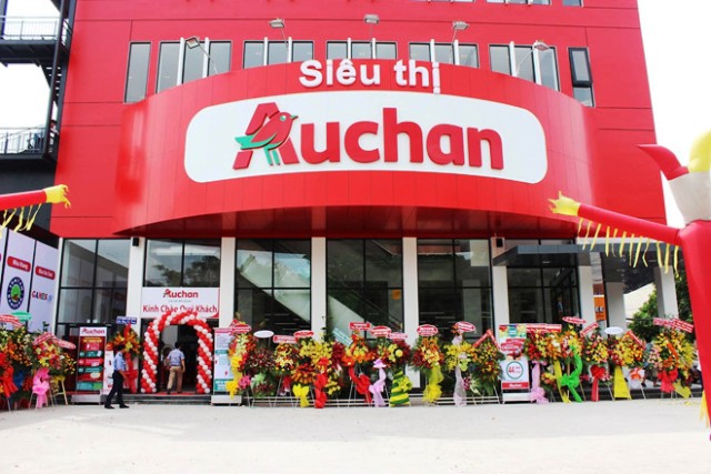 Với kế hoạch trở lại và chính thức thâm nhập thị trường vào năm 2015AuchanSuper được cho là đã chọn đúng thời điểm kinh tế Việt Nam bắt đầu hồi phục và cũng là lúc các tên tuổi bán lẻ đến từ châu Âu Metro Cash & Cary và Big C lần lượt bán mình cho đối tác Thái Lan.