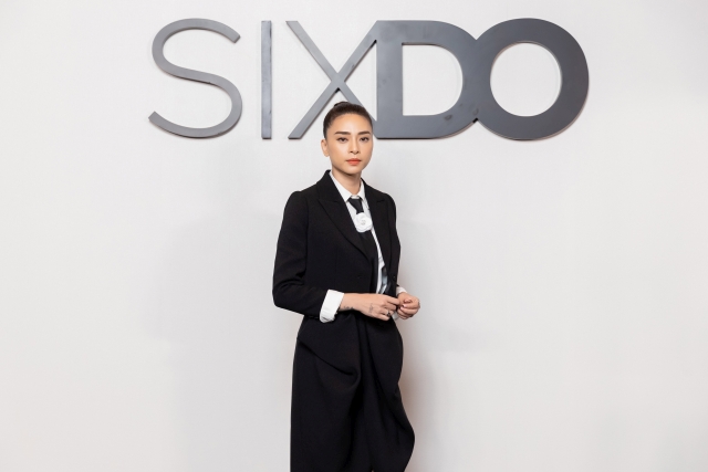 Diễn viên, đạo diễn Ngô Thanh Vân quyến rũ trong mẫu váy của SIXDO tại SIXDO FASHION SHOW 