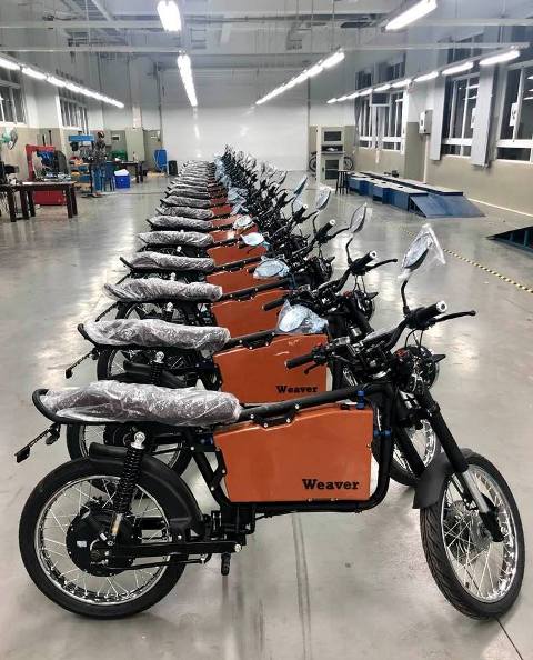 Thay vì tìm nguồn cung ứng từ Trung Quốc và các nước khác, bao gồm hậu cần hợp lý và chuỗi cung ứng hiệu quả hơn, Dat Bike’s được sản xuất tại Việt Nam và nguyên vật liệu cũng được làm từ nhà cung cấp trong nước.