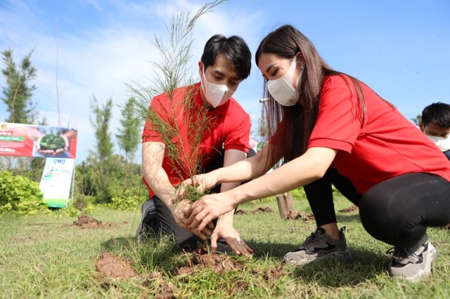 trồng cây để mở rộng diện tích rừng là một sáng kiến trọng tâm trong kế hoạch hành động của Unilever Việt Nam, giúp thực hiện cam kết không phát thải Carbon.