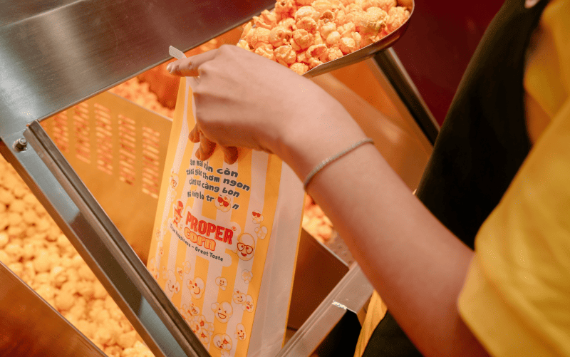 Từ nguyên liệu, hương vị đến cách kể chuyện thương hiệu, Propercorn đang chứng minh rằng sự tinh tế và bản sắc địa phương có thể biến một món ăn quen thuộc thành trải nghiệm rất “Việt”.