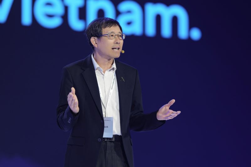&Ocirc;ng S.Y. Hsu, Đồng Tổng Gi&aacute;m đốc ASUS chia sẻ tham vọng mở rộng thị phần v&agrave; đưa ASUS v&agrave;o nh&oacute;m dẫn đầu thị trường m&aacute;y t&iacute;nh doanh nghiệp tại Việt Nam.