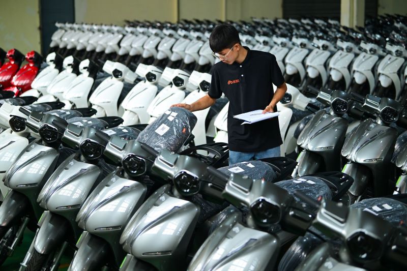 Dat Bike, startup xe máy điện có trụ sở tại TP.HCM, đã huy động tổng cộng 51 triệu USD qua nhiều vòng gọi vốn, với khoản đầu tư gần nhất 4 triệu USD từ chứng khoán Thiên Việt (TVS) hồi tháng 3/2026 - phản ánh sức hút của các doanh nghiệp Việt trong xu hướng đầu tư xanh và chuyển đổi số