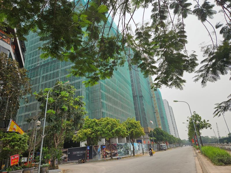 Một khu chung cư đang x&acirc;y dựng. Cả nước c&ograve;n khoảng 22.300 căn hộ thương mại tồn đọng chưa b&aacute;n được, theo Bộ X&acirc;y dựng. Ảnh: ph&oacute;ng vi&ecirc;n 