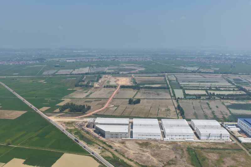 Khu c&ocirc;ng nghiệp Nghĩa Hưng (x&atilde; Ti&ecirc;n Lục, Bắc Ninh) nằm ở cửa ng&otilde; ph&iacute;a Bắc tỉnh, c&aacute;ch s&acirc;n bay Nội B&agrave;i khoảng 60 km, cảng Hải Ph&ograve;ng v&agrave; cửa khẩu Hữu Nghị khoảng 105 km, thuận lợi kết nối h&agrave;nh lang kinh tế Việt Nam &ndash; Trung Quốc. Ảnh: Gilimex Industrial Park