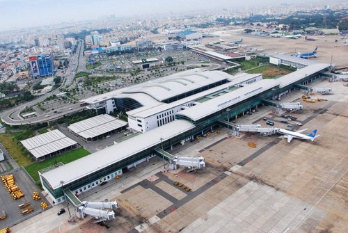 Cảng hàng không quốc tế Tân Sơn Nhất hiện có 2 đường cất hạ cánh