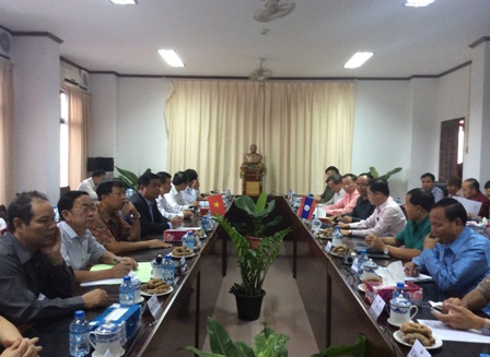 Đồng chí Nguyễn Chí Dũng trao đổi cơ hội hợp tác với  lãnh đạo tỉnh Luông Nậm thà, Lào