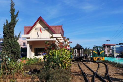 Tuyến đường sắt Đà Lạt – Trại Mát dài 7 km hiện đang được khai thác phục vụ du lịch và người dân địa phương