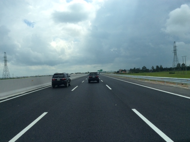 Theo quy định khi tham gia lưu thông trên đường cao tốc Hà Nội - Hải Phòng, tốc độ tối đa là 120km/h và tốc độ tối thiểu là 60km/h.