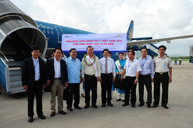 Năm 2015, Vietnam Airlines có tổng số 10 đường bay quốc tế, 07 đường bay nội địa đi từ/đến Đà Nẵng với trung bình khoảng 900 chuyến/1 tuần